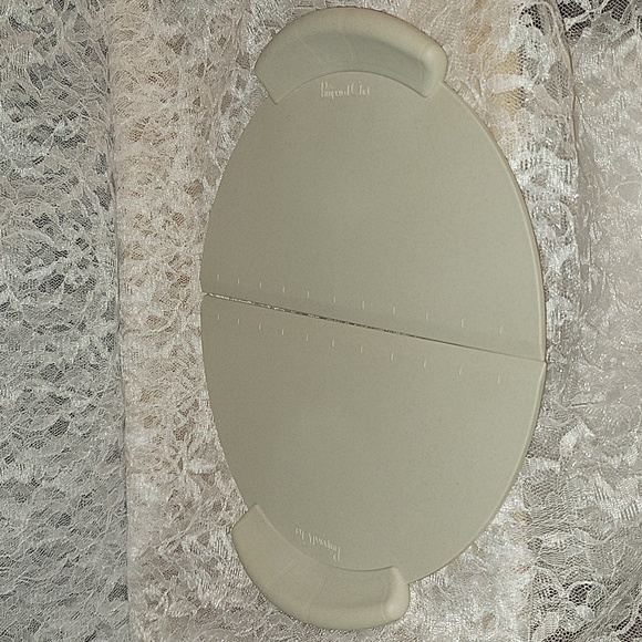 Pampered Chef: Lift and Serve Dough Lifter Scraper - Picture 3 of 5